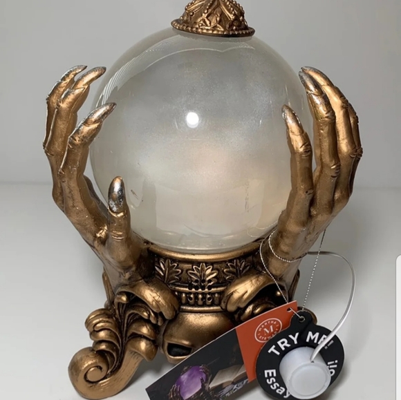 CRYSTAL BALL SKULL LIGHT  MOTION SOUND SNOW GLOBE - Picture 2 of 7